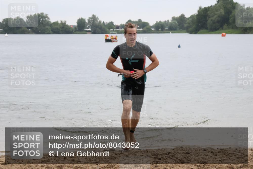 21.06.2025 - 27. Vierlanden-Triathlon Lena Gebhardt http://msf.ph/oto/8043052 15.06.2025 13:24:10 Schwimmen 1307 meine-sportfotos.de