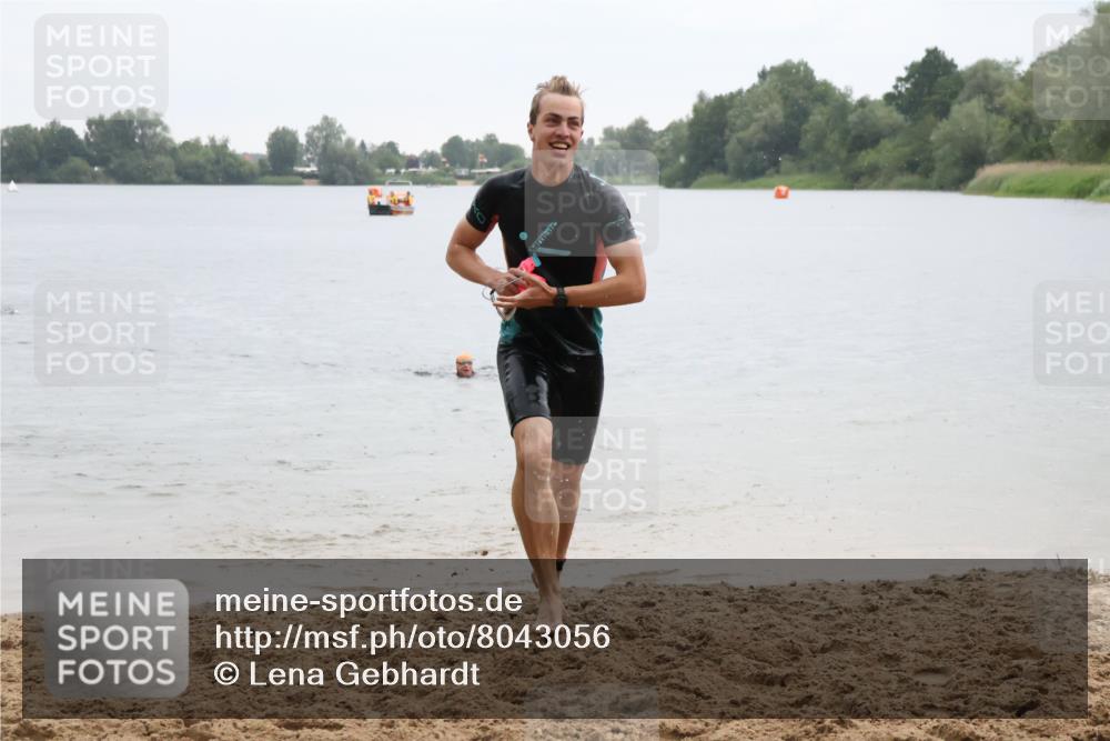 21.06.2025 - 27. Vierlanden-Triathlon Lena Gebhardt http://msf.ph/oto/8043056 15.06.2025 13:24:10 Schwimmen 1307 meine-sportfotos.de
