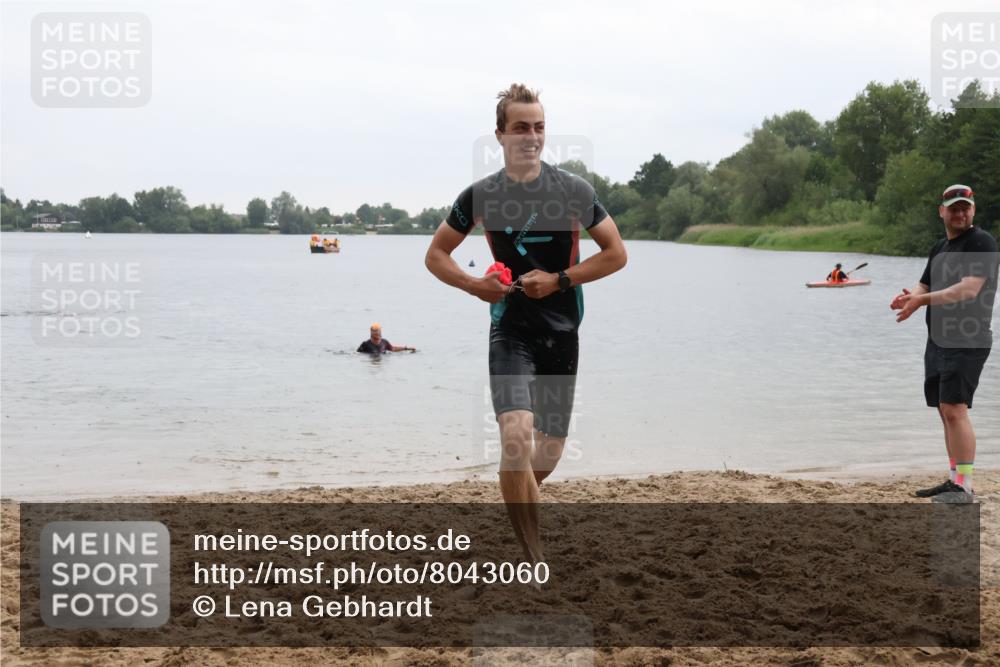 21.06.2025 - 27. Vierlanden-Triathlon Lena Gebhardt http://msf.ph/oto/8043060 15.06.2025 13:24:11 Schwimmen 1307 meine-sportfotos.de