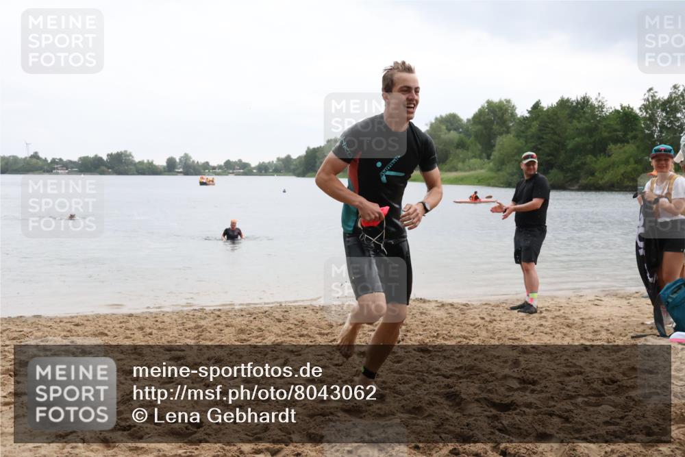 21.06.2025 - 27. Vierlanden-Triathlon Lena Gebhardt http://msf.ph/oto/8043062 15.06.2025 13:24:11 Schwimmen 1307 meine-sportfotos.de