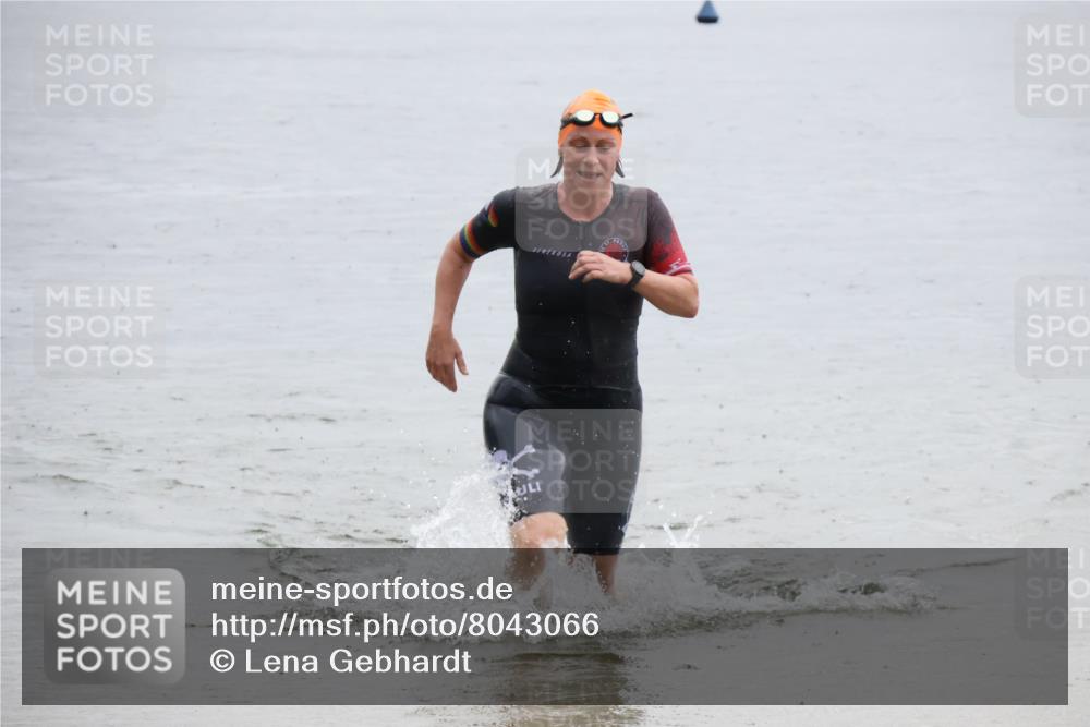 21.06.2025 - 27. Vierlanden-Triathlon Lena Gebhardt http://msf.ph/oto/8043066 15.06.2025 13:24:19 Schwimmen 1241, 1307 meine-sportfotos.de