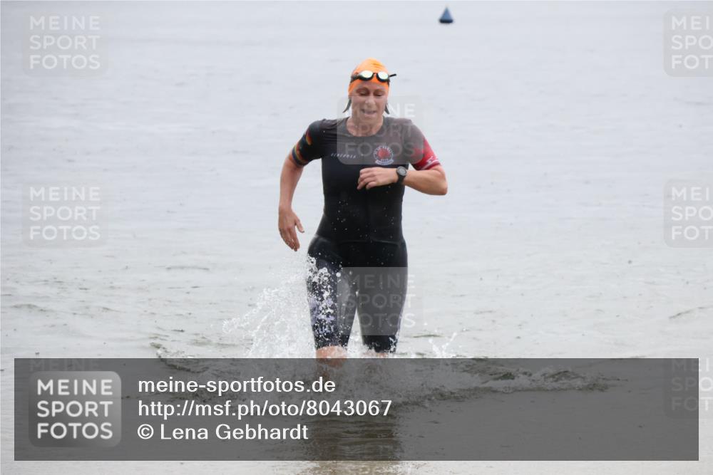 21.06.2025 - 27. Vierlanden-Triathlon Lena Gebhardt http://msf.ph/oto/8043067 15.06.2025 13:24:19 Schwimmen 1241, 1307 meine-sportfotos.de