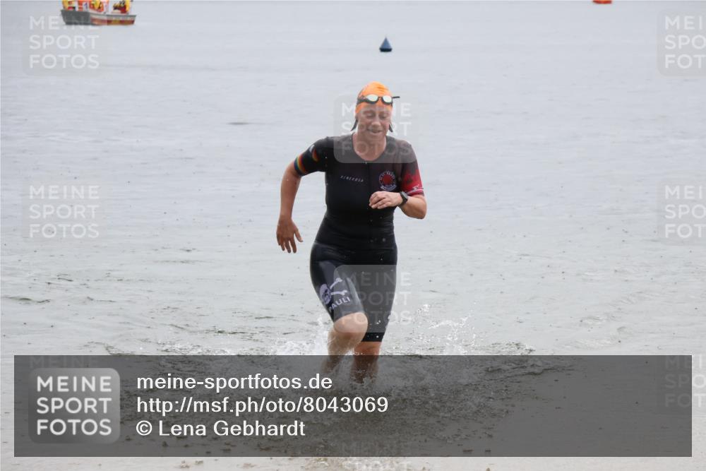 21.06.2025 - 27. Vierlanden-Triathlon Lena Gebhardt http://msf.ph/oto/8043069 15.06.2025 13:24:19 Schwimmen 1241, 1307 meine-sportfotos.de