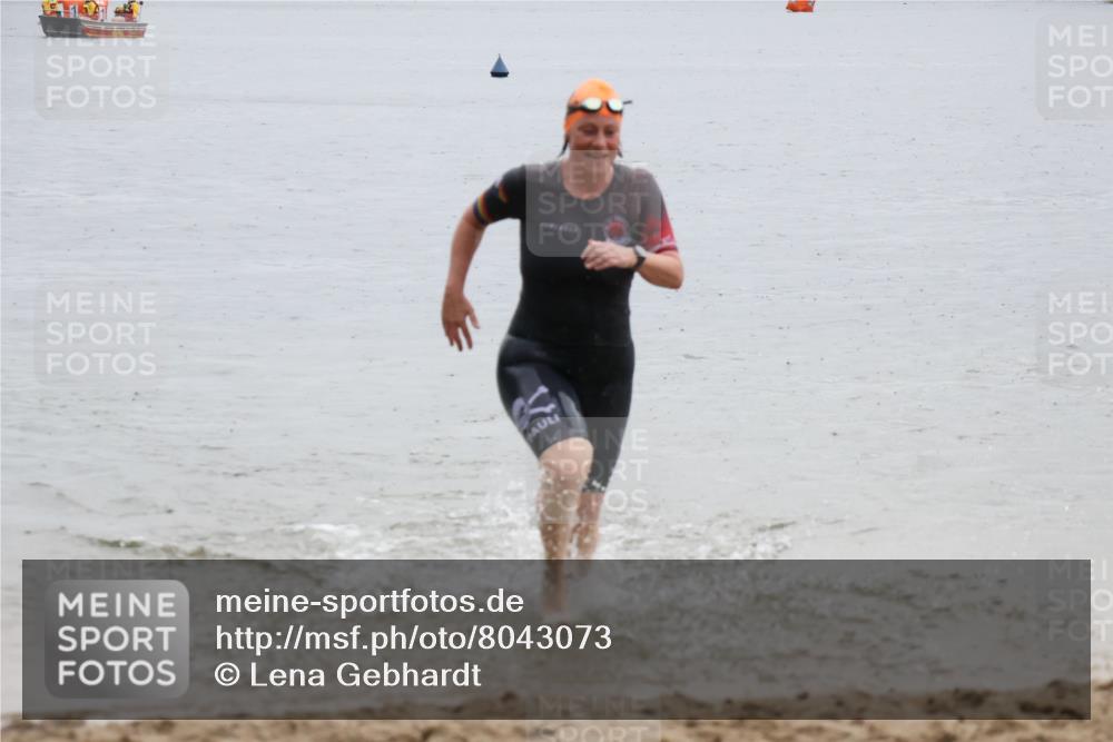 21.06.2025 - 27. Vierlanden-Triathlon Lena Gebhardt http://msf.ph/oto/8043073 15.06.2025 13:24:20 Schwimmen 1241, 1307 meine-sportfotos.de