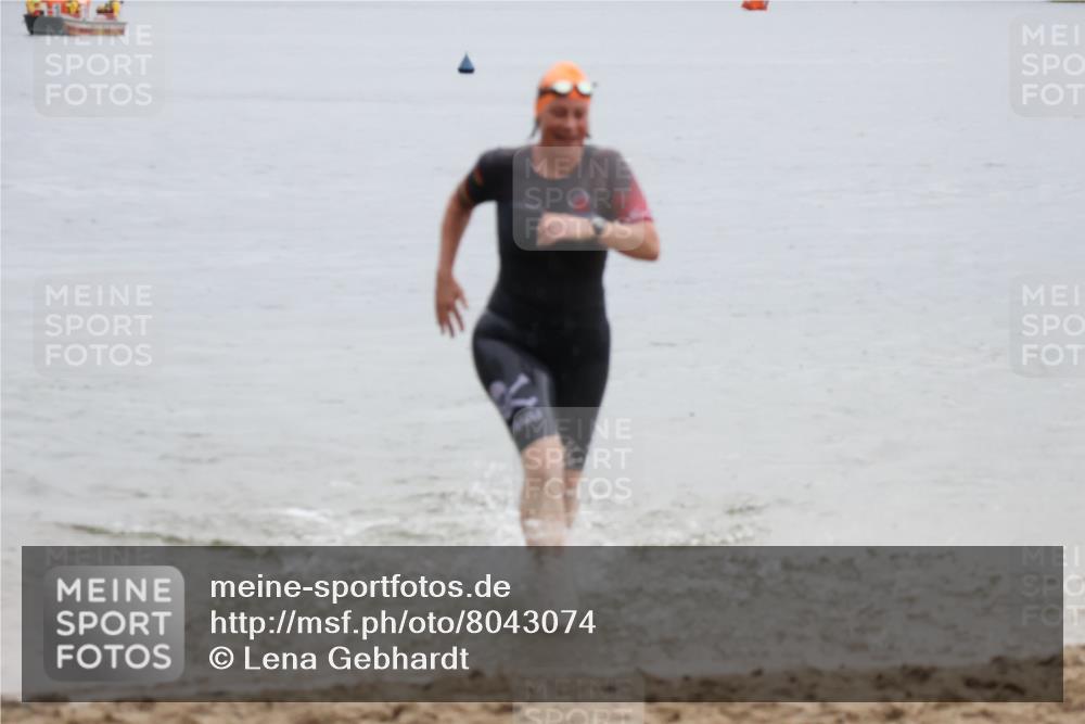 21.06.2025 - 27. Vierlanden-Triathlon Lena Gebhardt http://msf.ph/oto/8043074 15.06.2025 13:24:20 Schwimmen 1241, 1307 meine-sportfotos.de