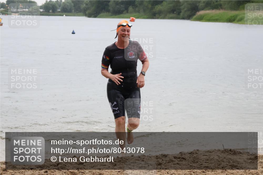 21.06.2025 - 27. Vierlanden-Triathlon Lena Gebhardt http://msf.ph/oto/8043078 15.06.2025 13:24:21 Schwimmen 1241 meine-sportfotos.de