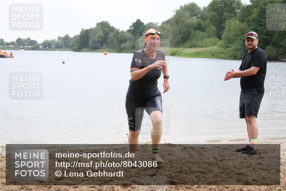 21.06.2025 - 27. Vierlanden-Triathlon Lena Gebhardt http://msf.ph/oto/8043086 15.06.2025 13:24:22 Schwimmen 1241 meine-sportfotos.de