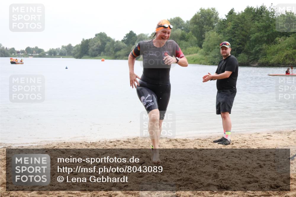 21.06.2025 - 27. Vierlanden-Triathlon Lena Gebhardt http://msf.ph/oto/8043089 15.06.2025 13:24:23 Schwimmen 1241 meine-sportfotos.de