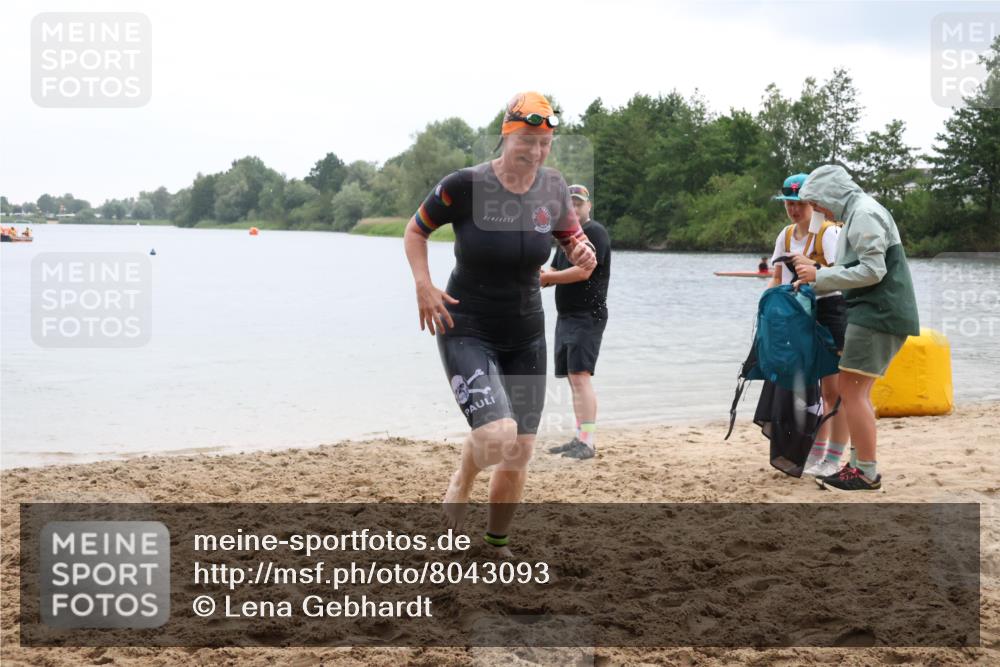 21.06.2025 - 27. Vierlanden-Triathlon Lena Gebhardt http://msf.ph/oto/8043093 15.06.2025 13:24:23 Schwimmen 1241 meine-sportfotos.de