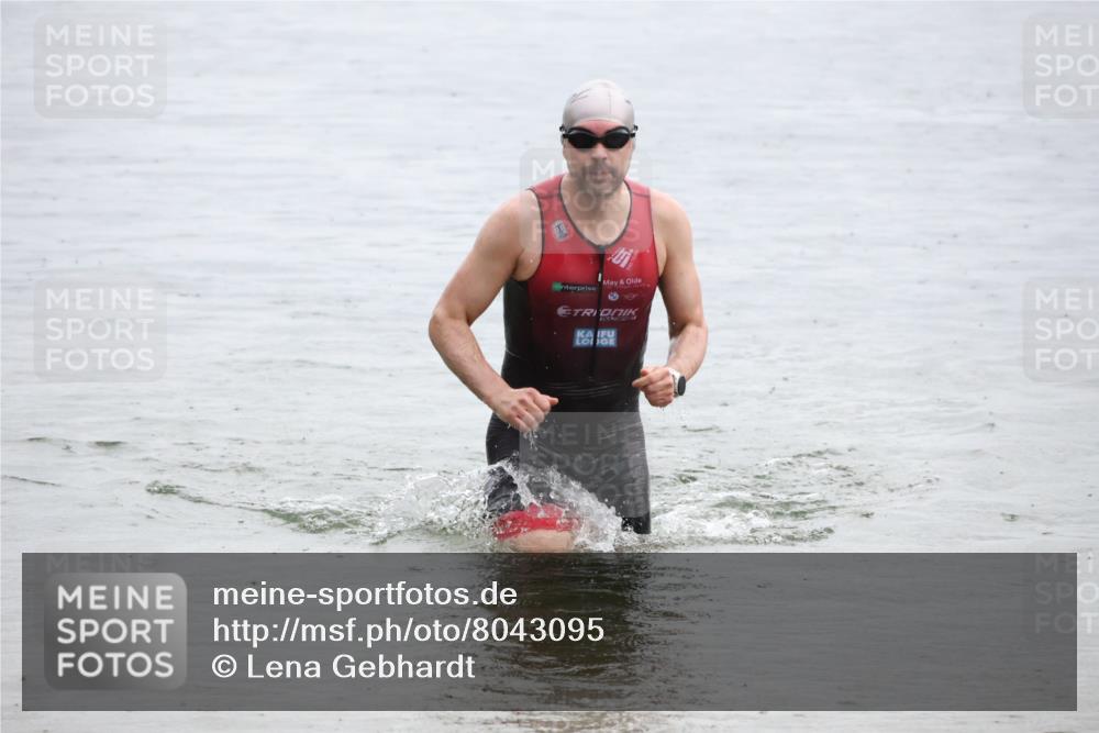 21.06.2025 - 27. Vierlanden-Triathlon Lena Gebhardt http://msf.ph/oto/8043095 15.06.2025 13:24:34 Schwimmen 1256 meine-sportfotos.de