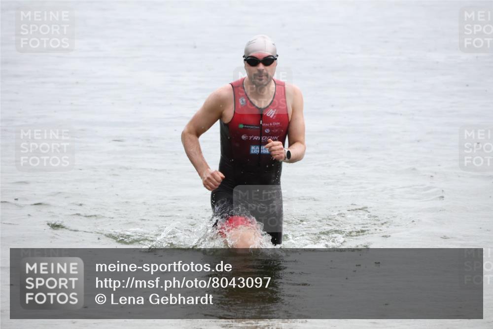 21.06.2025 - 27. Vierlanden-Triathlon Lena Gebhardt http://msf.ph/oto/8043097 15.06.2025 13:24:34 Schwimmen 1256 meine-sportfotos.de