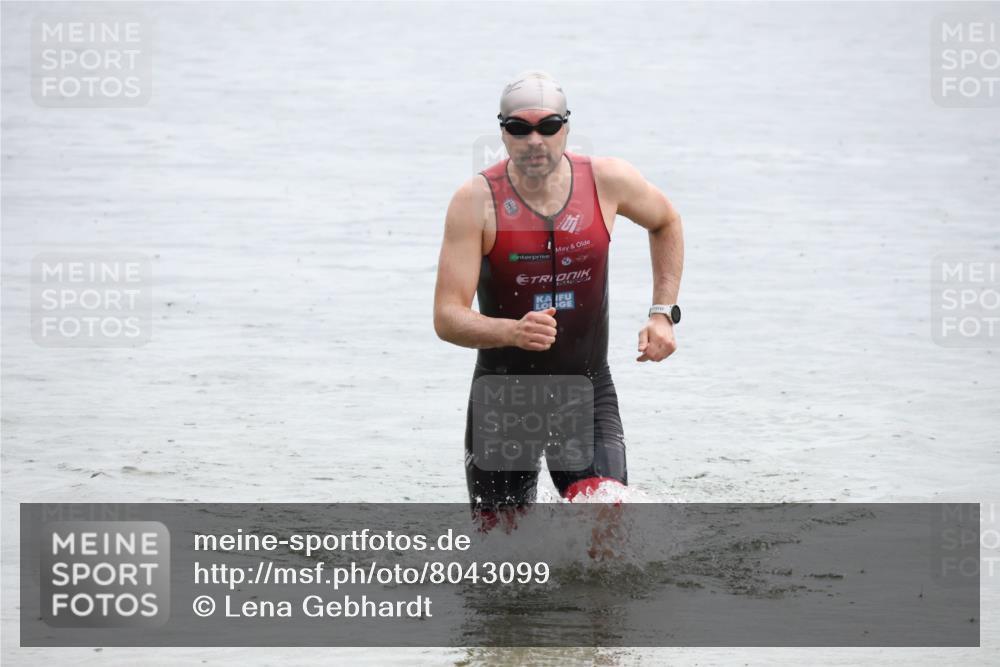 21.06.2025 - 27. Vierlanden-Triathlon Lena Gebhardt http://msf.ph/oto/8043099 15.06.2025 13:24:35 Schwimmen 1256 meine-sportfotos.de