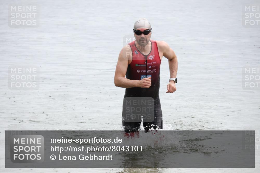 21.06.2025 - 27. Vierlanden-Triathlon Lena Gebhardt http://msf.ph/oto/8043101 15.06.2025 13:24:35 Schwimmen 1256 meine-sportfotos.de
