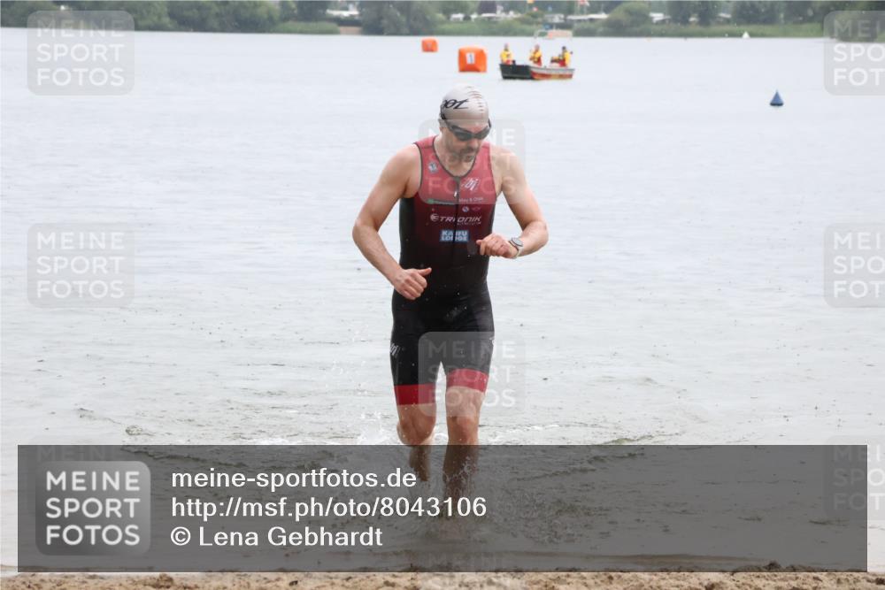 21.06.2025 - 27. Vierlanden-Triathlon Lena Gebhardt http://msf.ph/oto/8043106 15.06.2025 13:24:37 Schwimmen 1256 meine-sportfotos.de
