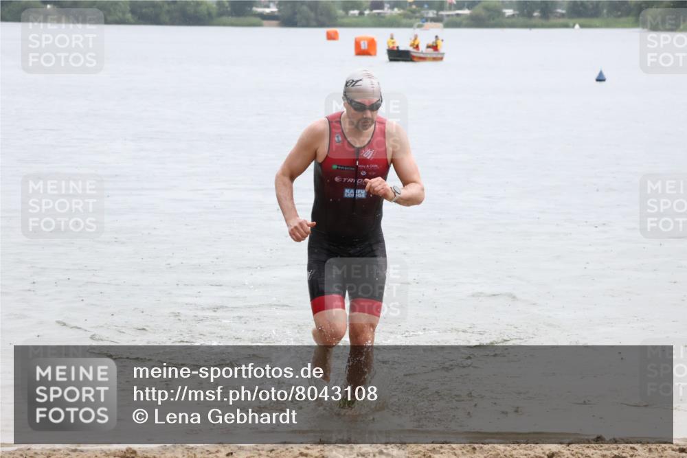 21.06.2025 - 27. Vierlanden-Triathlon Lena Gebhardt http://msf.ph/oto/8043108 15.06.2025 13:24:37 Schwimmen 1256 meine-sportfotos.de