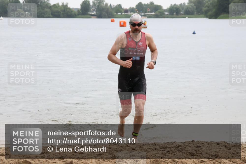 21.06.2025 - 27. Vierlanden-Triathlon Lena Gebhardt http://msf.ph/oto/8043110 15.06.2025 13:24:38 Schwimmen 1256 meine-sportfotos.de