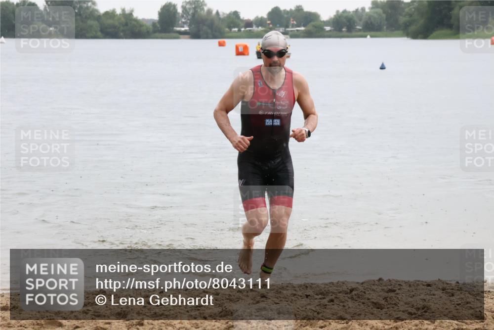 21.06.2025 - 27. Vierlanden-Triathlon Lena Gebhardt http://msf.ph/oto/8043111 15.06.2025 13:24:38 Schwimmen 1256 meine-sportfotos.de