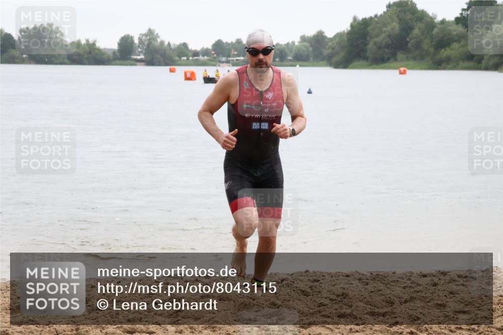 21.06.2025 - 27. Vierlanden-Triathlon Lena Gebhardt http://msf.ph/oto/8043115 15.06.2025 13:24:39 Schwimmen 1256 meine-sportfotos.de