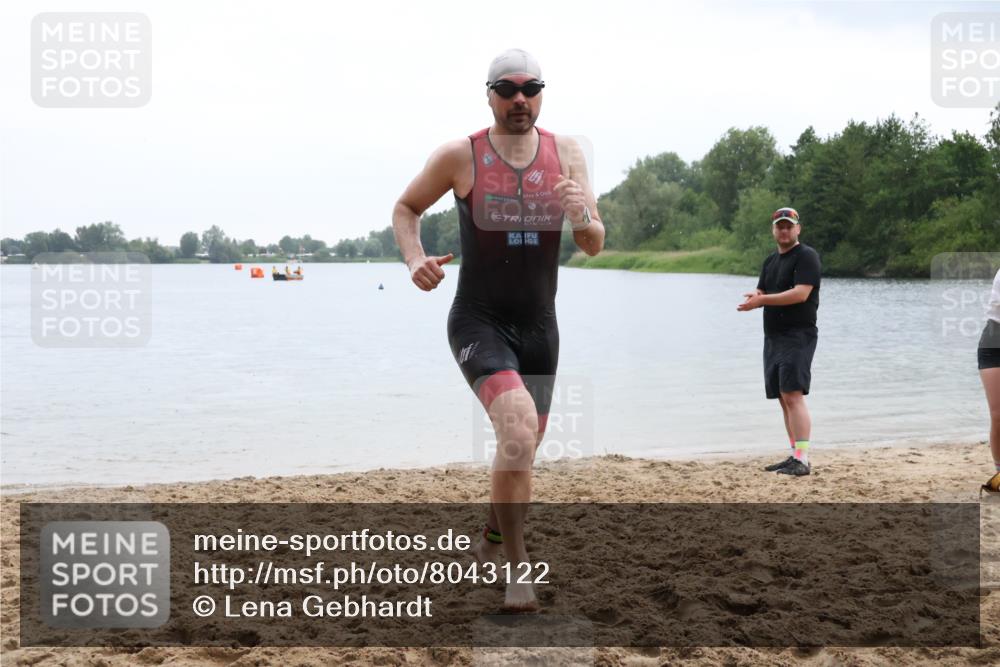 21.06.2025 - 27. Vierlanden-Triathlon Lena Gebhardt http://msf.ph/oto/8043122 15.06.2025 13:24:40 Schwimmen 1256 meine-sportfotos.de