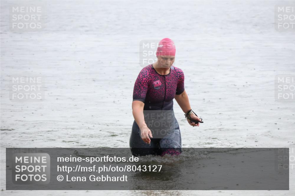 21.06.2025 - 27. Vierlanden-Triathlon Lena Gebhardt http://msf.ph/oto/8043127 15.06.2025 13:25:04 Schwimmen 1301 meine-sportfotos.de
