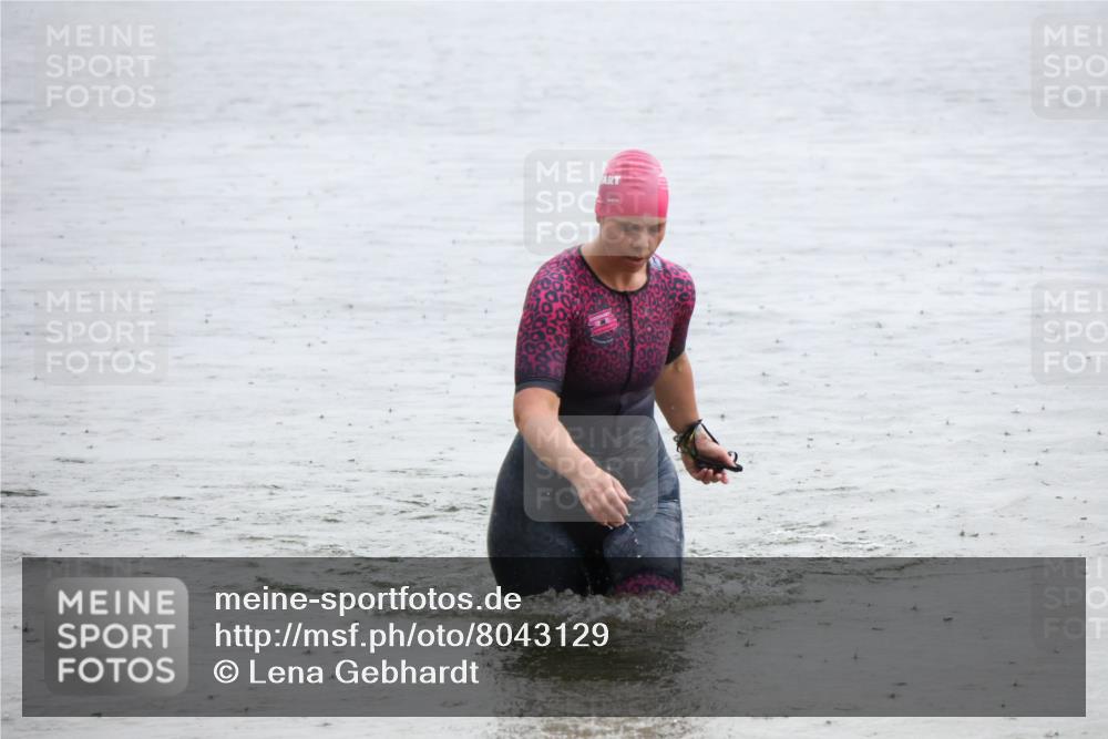 21.06.2025 - 27. Vierlanden-Triathlon Lena Gebhardt http://msf.ph/oto/8043129 15.06.2025 13:25:04 Schwimmen 1301 meine-sportfotos.de