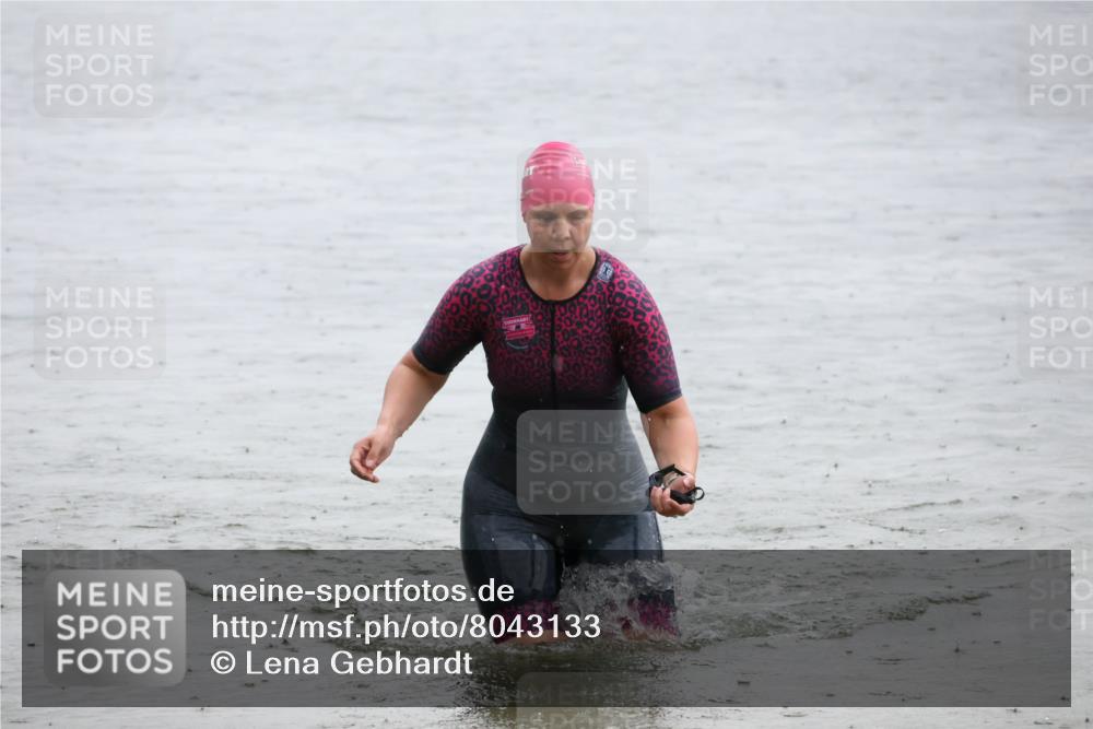 21.06.2025 - 27. Vierlanden-Triathlon Lena Gebhardt http://msf.ph/oto/8043133 15.06.2025 13:25:05 Schwimmen 1301 meine-sportfotos.de