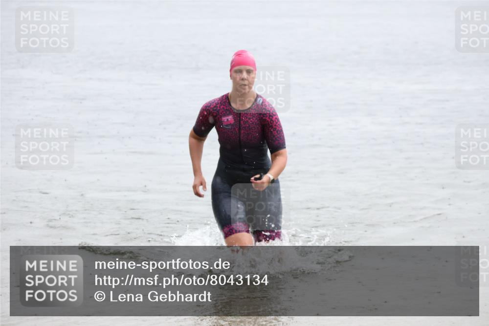 21.06.2025 - 27. Vierlanden-Triathlon Lena Gebhardt http://msf.ph/oto/8043134 15.06.2025 13:25:06 Schwimmen 1301 meine-sportfotos.de