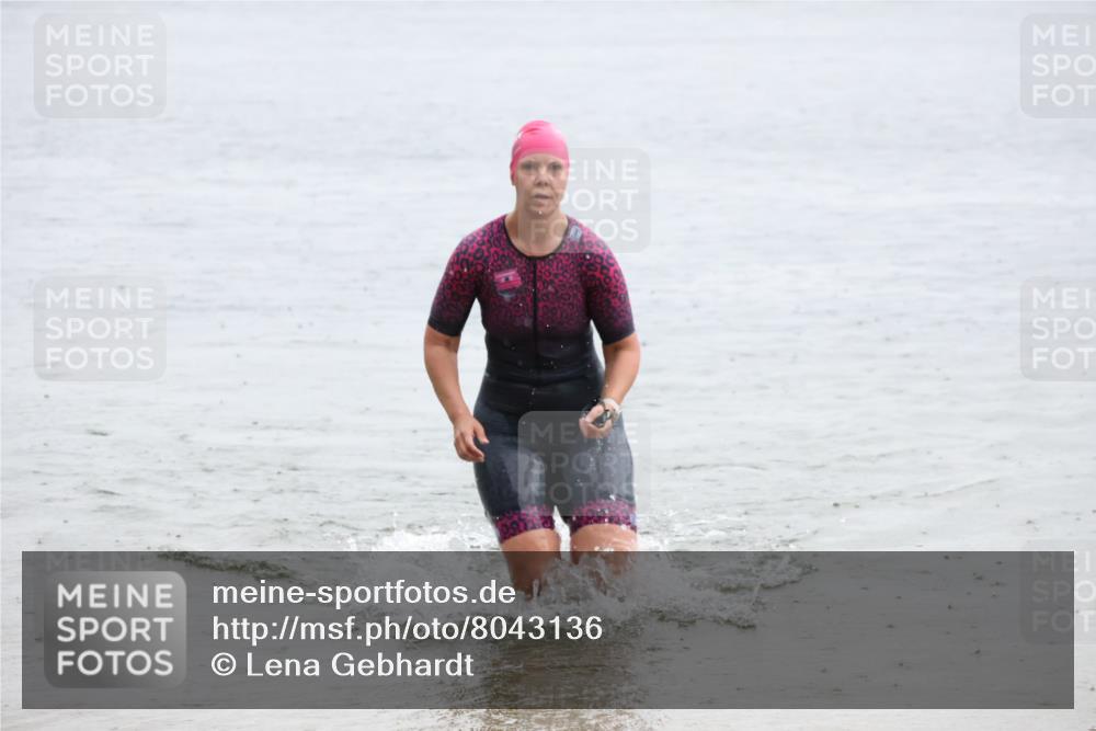 21.06.2025 - 27. Vierlanden-Triathlon Lena Gebhardt http://msf.ph/oto/8043136 15.06.2025 13:25:06 Schwimmen 1301 meine-sportfotos.de