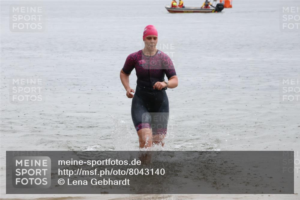 21.06.2025 - 27. Vierlanden-Triathlon Lena Gebhardt http://msf.ph/oto/8043140 15.06.2025 13:25:06 Schwimmen 1301 meine-sportfotos.de