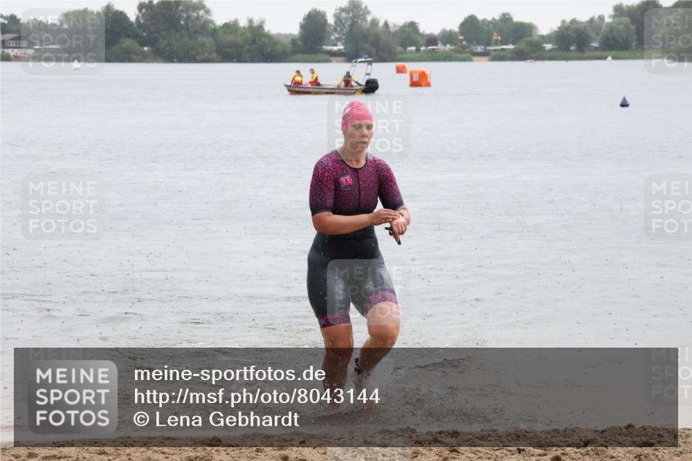 21.06.2025 - 27. Vierlanden-Triathlon Lena Gebhardt http://msf.ph/oto/8043144 15.06.2025 13:25:07 Schwimmen 1301 meine-sportfotos.de
