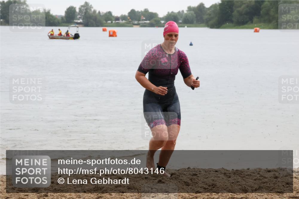 21.06.2025 - 27. Vierlanden-Triathlon Lena Gebhardt http://msf.ph/oto/8043146 15.06.2025 13:25:08 Schwimmen 1301 meine-sportfotos.de