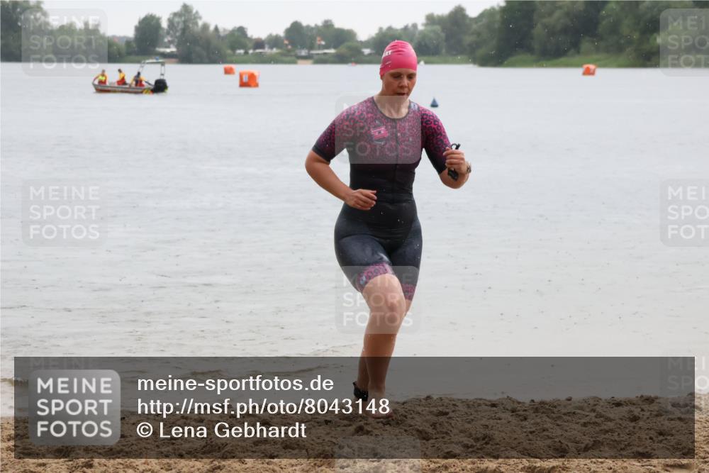21.06.2025 - 27. Vierlanden-Triathlon Lena Gebhardt http://msf.ph/oto/8043148 15.06.2025 13:25:08 Schwimmen 1301 meine-sportfotos.de