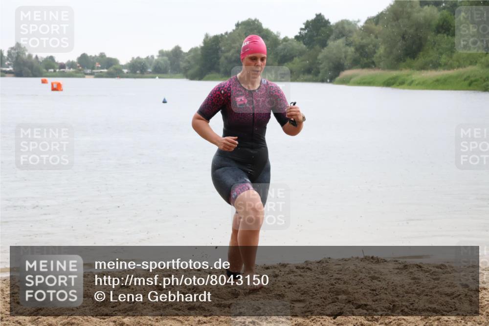 21.06.2025 - 27. Vierlanden-Triathlon Lena Gebhardt http://msf.ph/oto/8043150 15.06.2025 13:25:09 Schwimmen 1301 meine-sportfotos.de