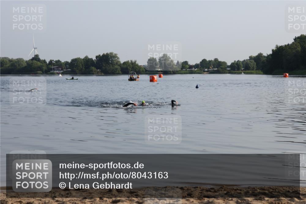 15.06.2025 - 27. Vierlanden-Triathlon Lena Gebhardt http://msf.ph/oto/8043163 15.06.2025 08:06:40 Schwimmen  meine-sportfotos.de