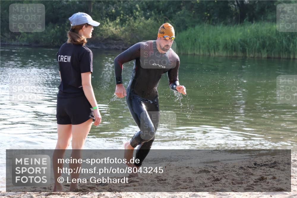 15.06.2025 - 27. Vierlanden-Triathlon Lena Gebhardt http://msf.ph/oto/8043245 15.06.2025 08:29:24 Schwimmen 4, 51 meine-sportfotos.de