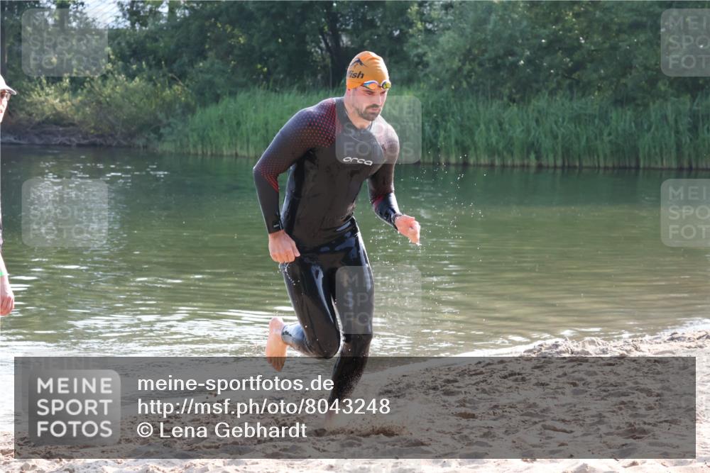 15.06.2025 - 27. Vierlanden-Triathlon Lena Gebhardt http://msf.ph/oto/8043248 15.06.2025 08:29:25 Schwimmen 4, 51 meine-sportfotos.de