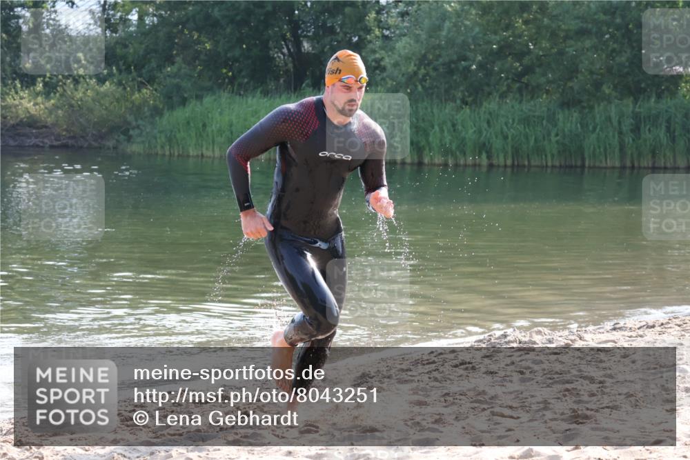 15.06.2025 - 27. Vierlanden-Triathlon Lena Gebhardt http://msf.ph/oto/8043251 15.06.2025 08:29:25 Schwimmen 4, 51 meine-sportfotos.de