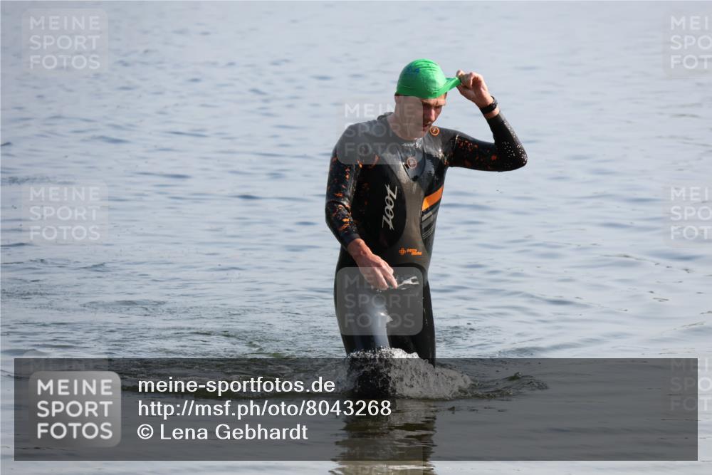 15.06.2025 - 27. Vierlanden-Triathlon Lena Gebhardt http://msf.ph/oto/8043268 15.06.2025 08:30:16 Schwimmen 37 meine-sportfotos.de