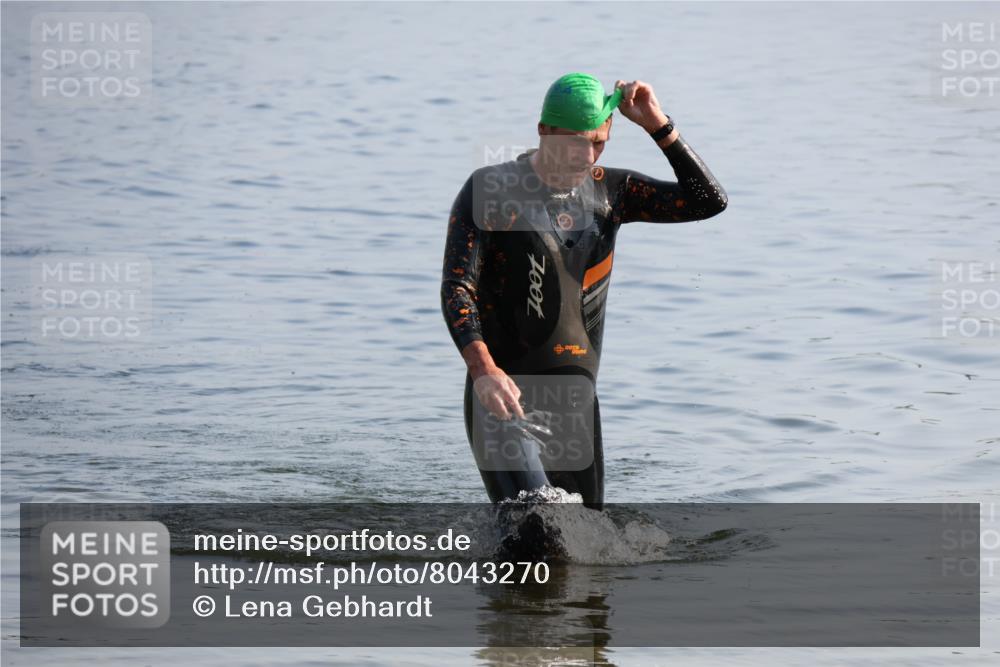 15.06.2025 - 27. Vierlanden-Triathlon Lena Gebhardt http://msf.ph/oto/8043270 15.06.2025 08:30:16 Schwimmen 37 meine-sportfotos.de