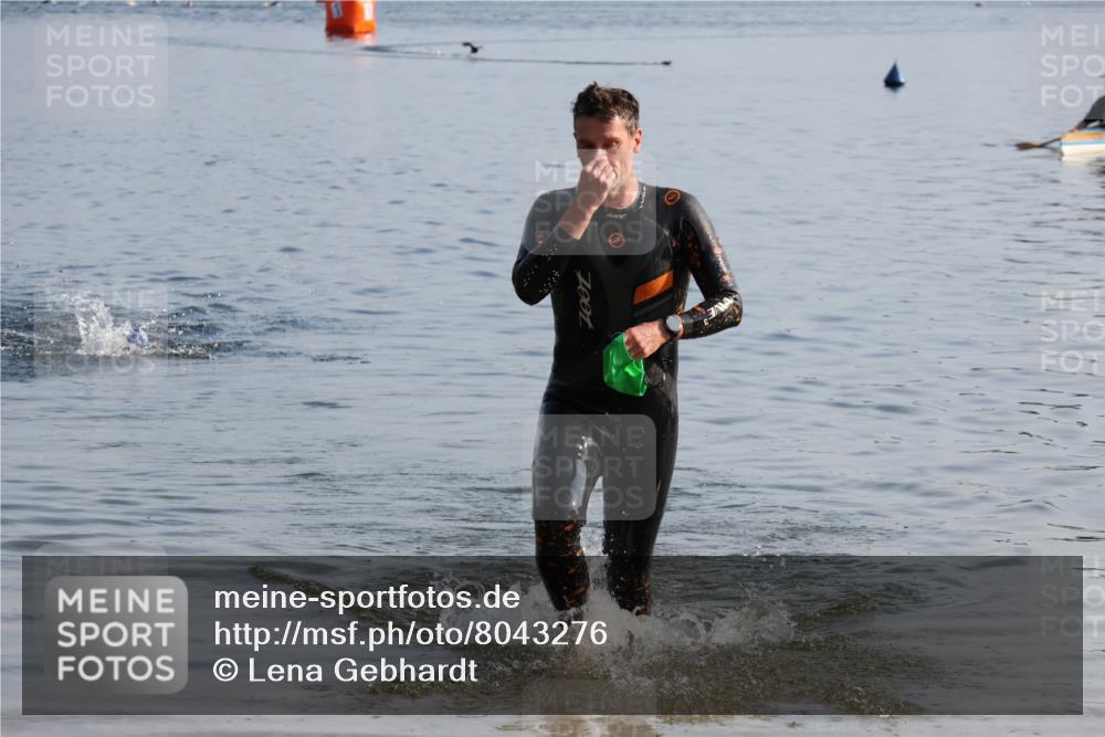 15.06.2025 - 27. Vierlanden-Triathlon Lena Gebhardt http://msf.ph/oto/8043276 15.06.2025 08:30:19 Schwimmen 37 meine-sportfotos.de