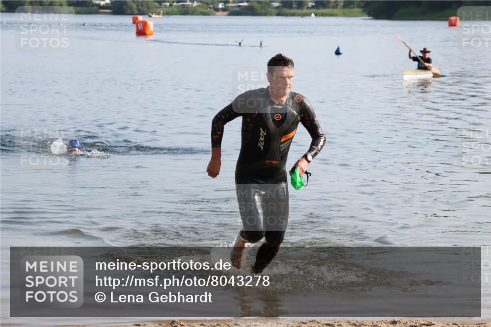 15.06.2025 - 27. Vierlanden-Triathlon Lena Gebhardt http://msf.ph/oto/8043278 15.06.2025 08:30:20 Schwimmen 17, 37 meine-sportfotos.de