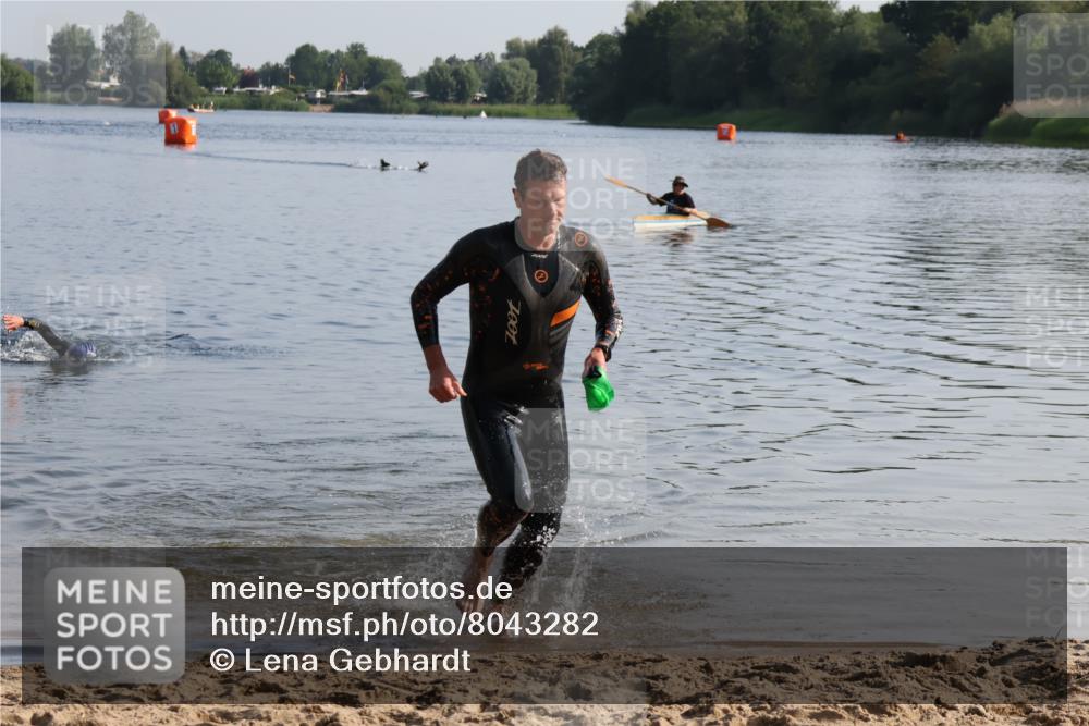 15.06.2025 - 27. Vierlanden-Triathlon Lena Gebhardt http://msf.ph/oto/8043282 15.06.2025 08:30:20 Schwimmen 17, 37 meine-sportfotos.de