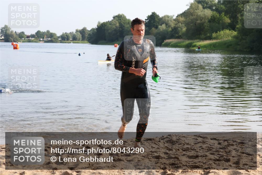 15.06.2025 - 27. Vierlanden-Triathlon Lena Gebhardt http://msf.ph/oto/8043290 15.06.2025 08:30:22 Schwimmen 17, 37 meine-sportfotos.de
