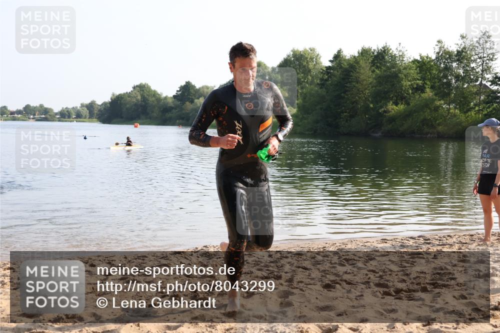 15.06.2025 - 27. Vierlanden-Triathlon Lena Gebhardt http://msf.ph/oto/8043299 15.06.2025 08:30:23 Schwimmen 17, 37 meine-sportfotos.de