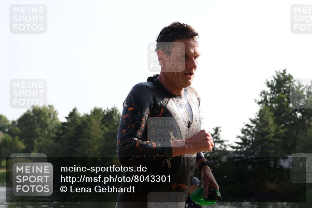 15.06.2025 - 27. Vierlanden-Triathlon Lena Gebhardt http://msf.ph/oto/8043301 15.06.2025 08:30:24 Schwimmen 17, 37 meine-sportfotos.de