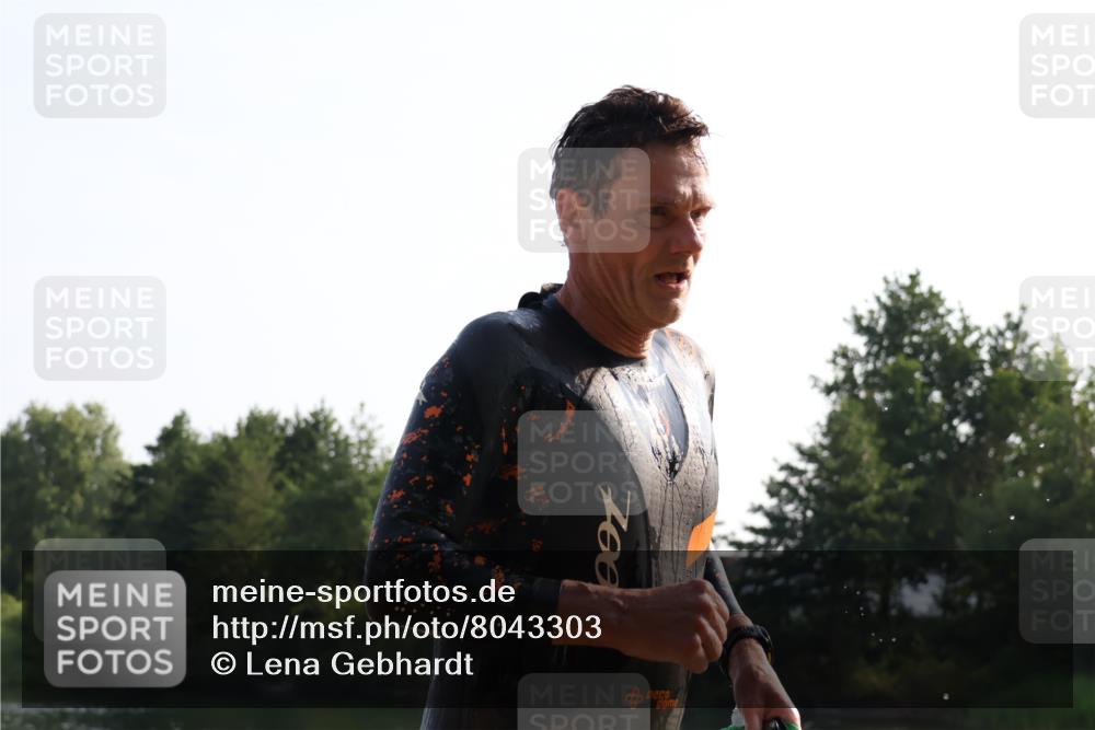 15.06.2025 - 27. Vierlanden-Triathlon Lena Gebhardt http://msf.ph/oto/8043303 15.06.2025 08:30:24 Schwimmen 17, 37 meine-sportfotos.de