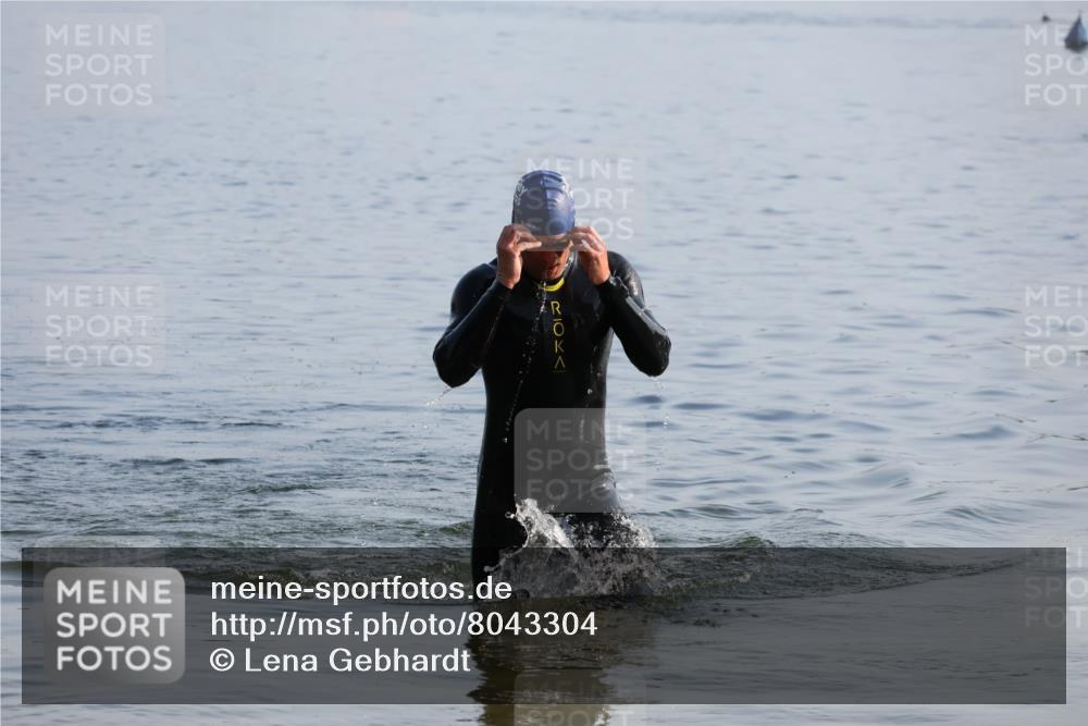 15.06.2025 - 27. Vierlanden-Triathlon Lena Gebhardt http://msf.ph/oto/8043304 15.06.2025 08:30:26 Schwimmen 17, 37 meine-sportfotos.de