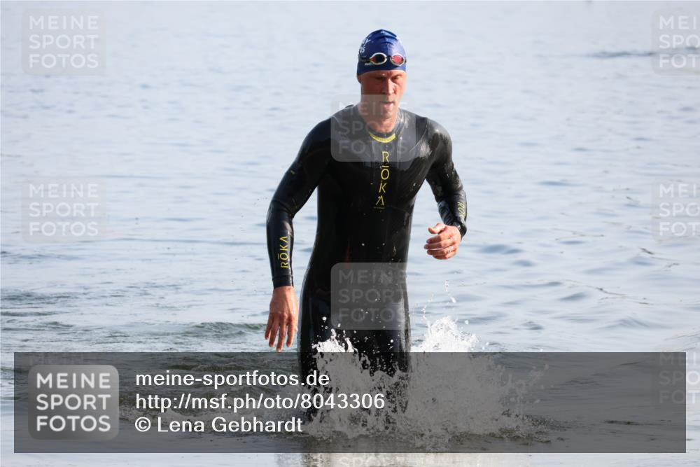 15.06.2025 - 27. Vierlanden-Triathlon Lena Gebhardt http://msf.ph/oto/8043306 15.06.2025 08:30:27 Schwimmen 17, 37 meine-sportfotos.de