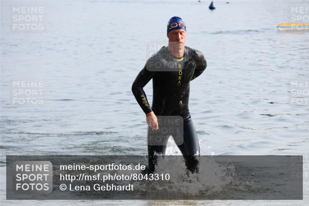 15.06.2025 - 27. Vierlanden-Triathlon Lena Gebhardt http://msf.ph/oto/8043310 15.06.2025 08:30:28 Schwimmen 17, 37 meine-sportfotos.de