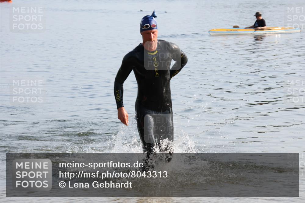 15.06.2025 - 27. Vierlanden-Triathlon Lena Gebhardt http://msf.ph/oto/8043313 15.06.2025 08:30:28 Schwimmen 17, 37 meine-sportfotos.de